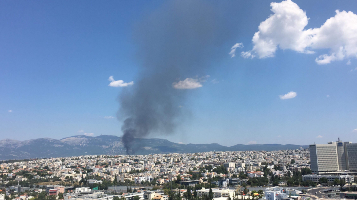 Συναγερμός στην πυροσβεστική από φωτιά στο Μενίδι 