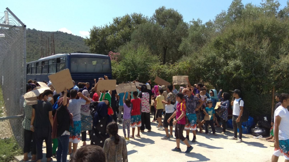 Λέσβος: Πάνω από 11.000 άτομα παραμένουν στο νησί και ζητούν άσυλο