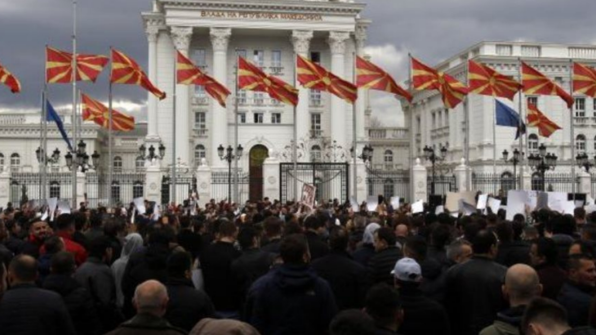 Σκόπια: Υπέρ της αλλαγής του Συντάγματος το 56,5% των πολιτών, σύμφωνα με δημοσκόπηση 