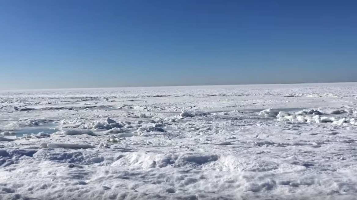 Βίντεο: Bomb Cyclone στις ΗΠΑ - Πάγωσε ο ωκεανός στη Μασαχουσέτη!