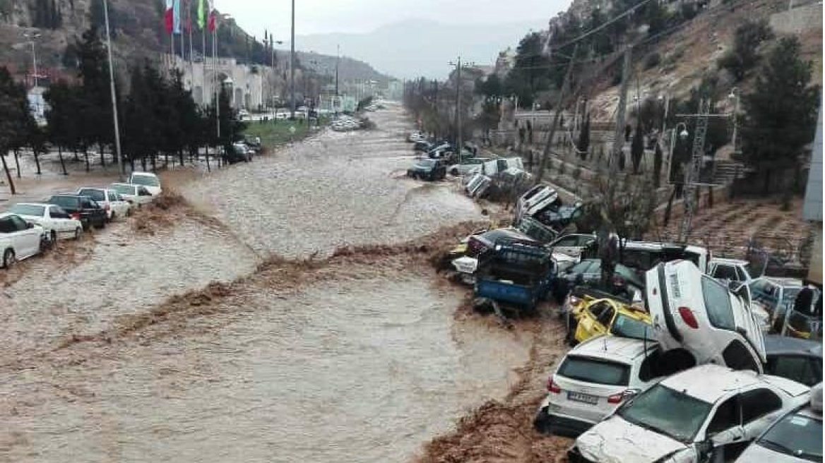 Δεκάδες νεκροί και τραυματίες από πλημμύρες στο Ιράν