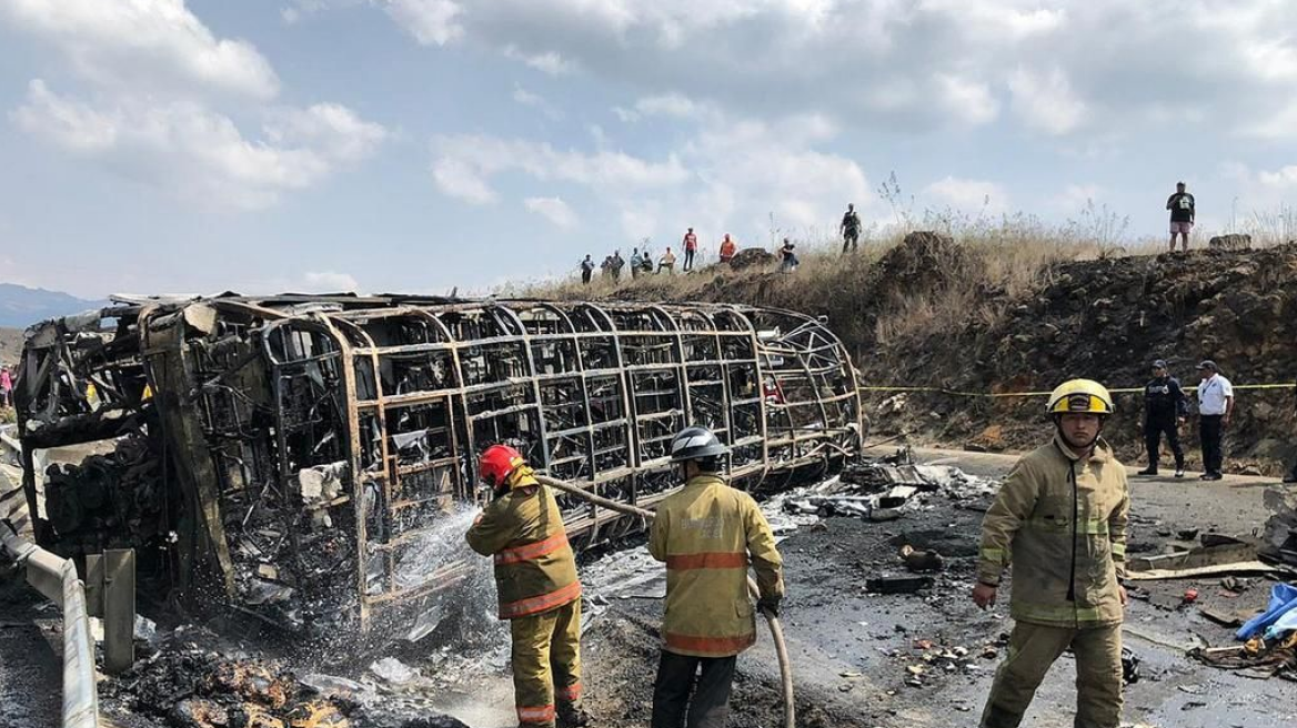 Τραγωδία στο Μεξικό: 23 νεκροί από σύγκρουση λεωφορείου με βυτιοφόρο