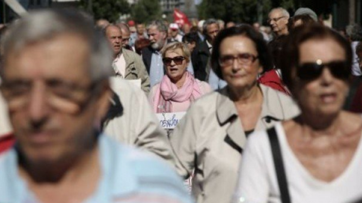 Μπαράζ πληρωμών στο «παρα πέντε» των εκλογών