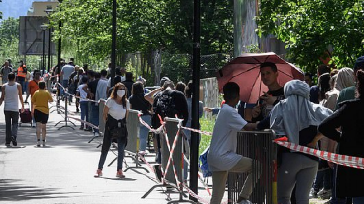 Κορωνοϊός - Γενεύη: Στην ουρά περισσότεροι από 2.000 άνθρωποι για δωρεάν τρόφιμα