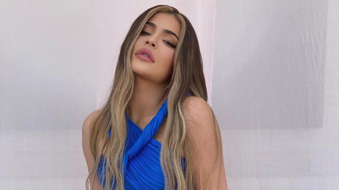 Το φόρεμα της Kylie Jenner είναι τόσο κοντό που θα μπορούσε άνετα να είναι τοπ