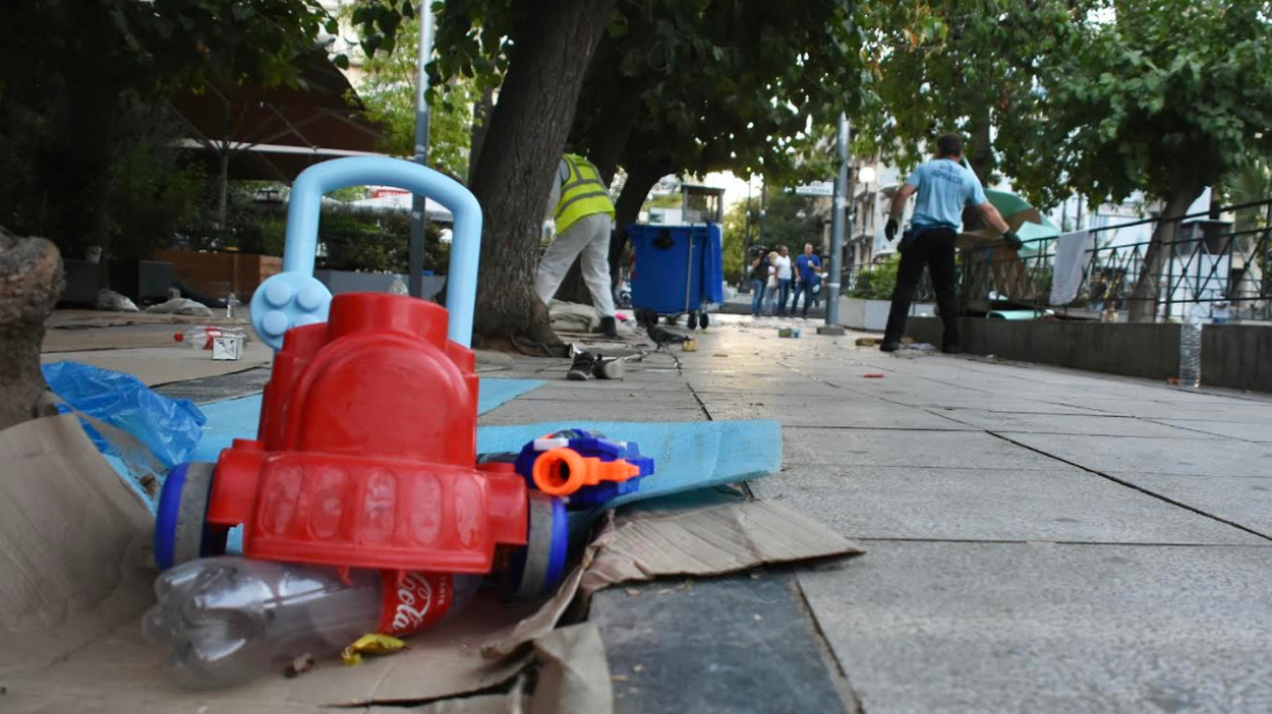 Πρόσφυγες: Επιχείρηση εκκένωσης της πλατείας Βικτωρίας