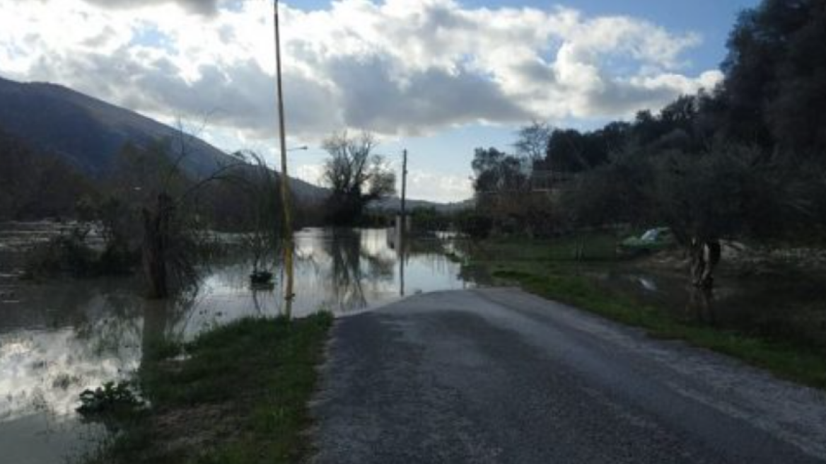 Καιρός: Σε εξέλιξη η κακοκαιρία - Απεγκλωβίστηκαν χθες από αυτοκίνητο τέσσερα άτομα στις Φιλιάτες Θεσπρωτίας