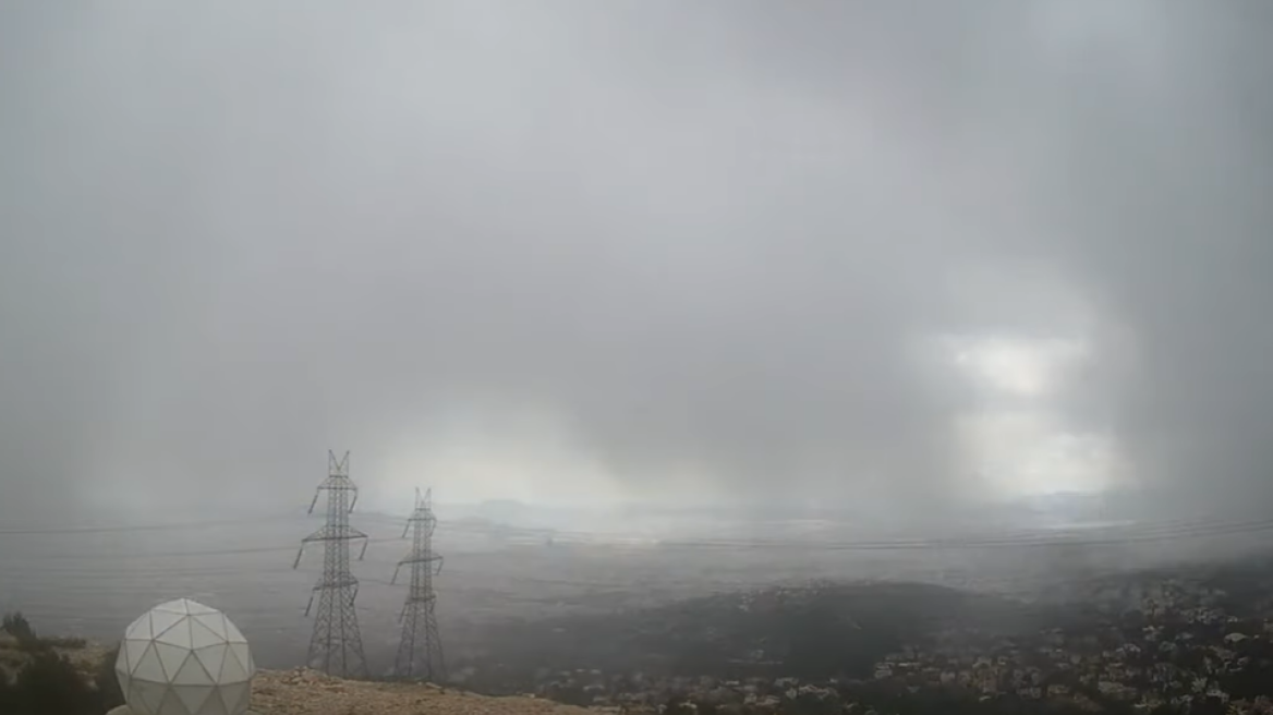 Καιρός: Δείτε βίντεο του meteo - Ασθενής χιονόπτωση χθες στο κέντρο της Αθήνας 