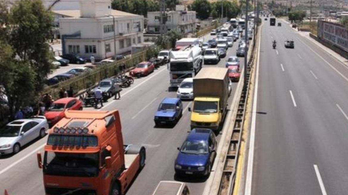 Τροχαίο στη Λεωφόρο Αθηνών: Ακινητοποιήθηκε και λεωφορείο, λόγω βλάβης  - Ουρές οχημάτων και στα δύο ρεύματα