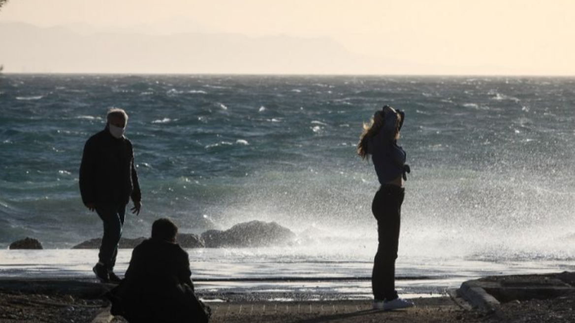 Καιρός στην Αθήνα: Άνεμοι έως 7 μποφόρ - Πού θα φτάσει η θερμοκρασία