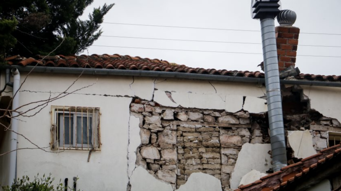 Σεισμός στην Ελασσόνα: Νέες ρωγμές σε σπίτια από τα 5,2 Ρίχτερ 