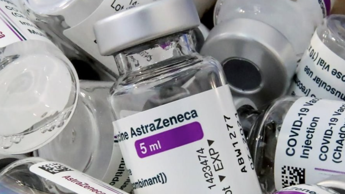 Η Ισπανία θα εμβολιάσει τους 60-69 ετών με AstraZeneca