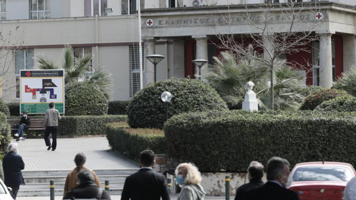 Έγκλημα στον Ερυθρό Σταυρό: Έχουμε μείνει άναυδοι, λέει η πρόεδρος των εργαζομένων του νοσοκομείου