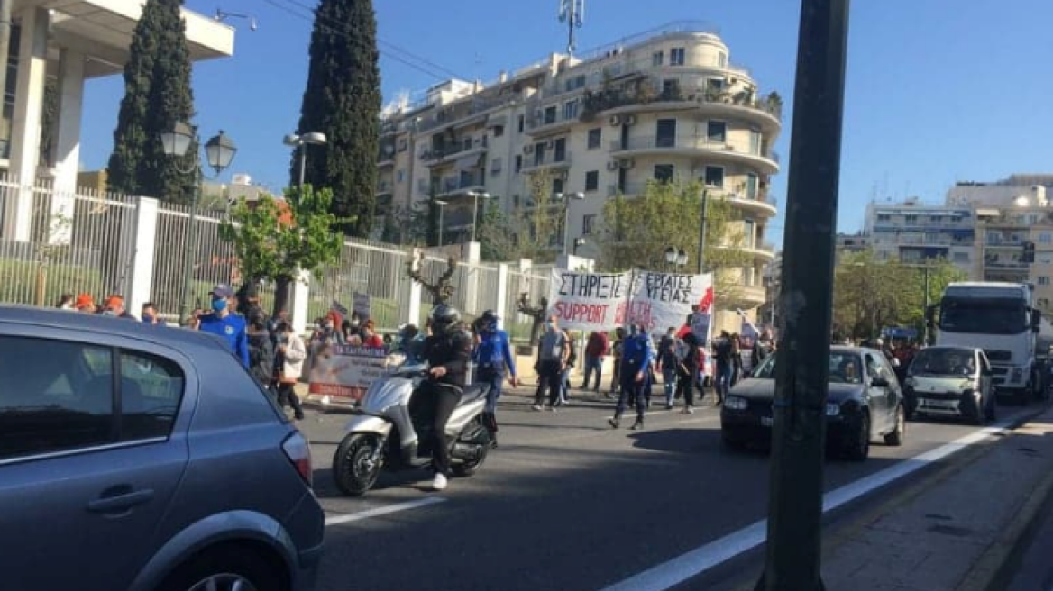 Κίνηση: Μετ΄ εμποδίων η κυκλοφορία στο κέντρο - Πορεία ΠΟΕΔΗΝ προς το υπουργείο Υγείας