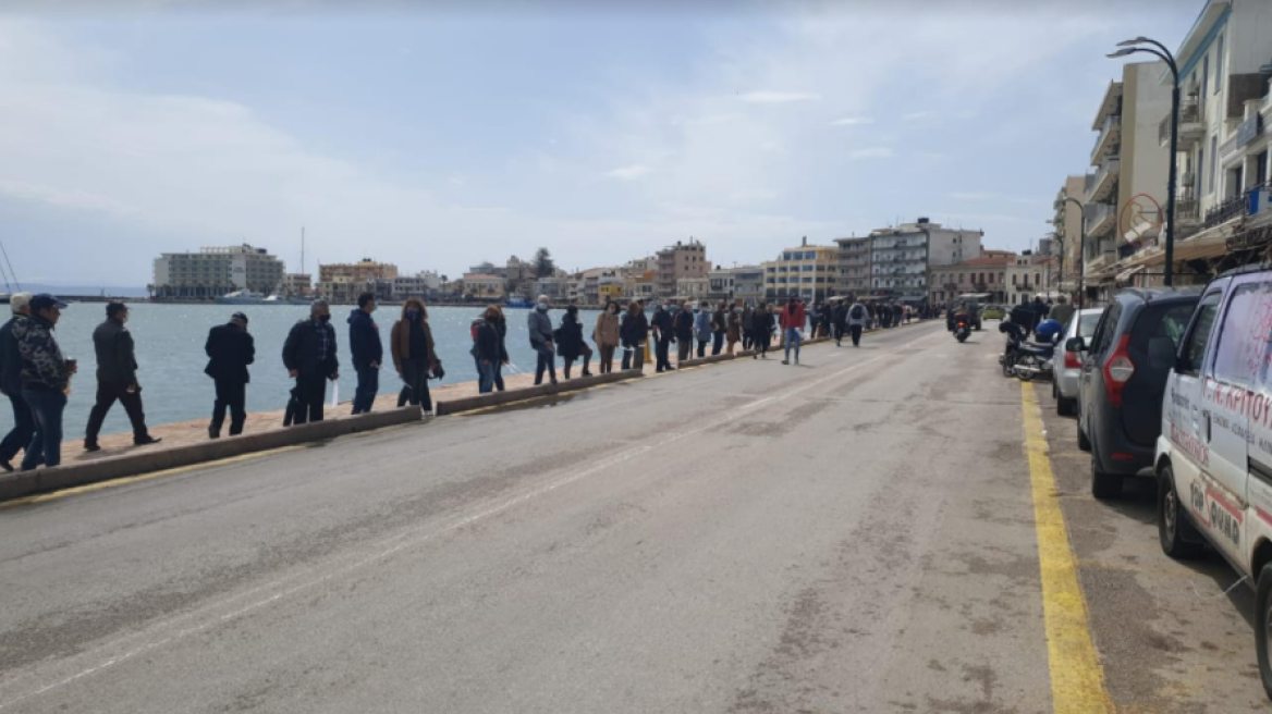 Μεταναστευτικό: Κινητοποίηση στο λιμάνι της Χίου για τις δομές φιλοξενίας μεταναστών  