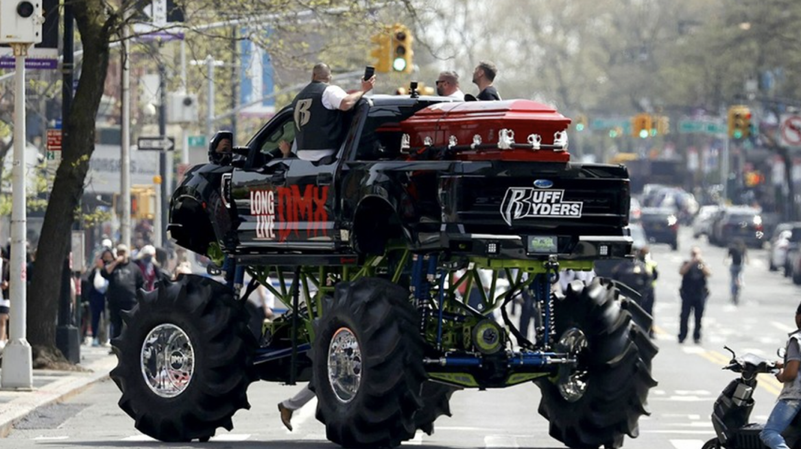 Με Monster Truck μεταφέρθηκε το φέρετρο του rapper (+videos)