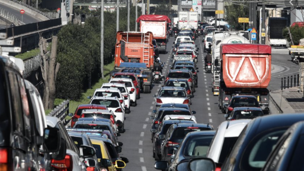 Ομαλοποιήθηκε η κίνηση στον Κηφισό, στο ρεύμα προς Λαμία - Είχε δημιουργηθεί μποτιλιάρισμα λόγω σύγκρουσης οχημάτων