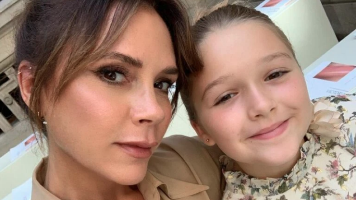 H Harper Beckham φόρεσε φόρεμα από το brand μόδας της μαμάς της, Victoria