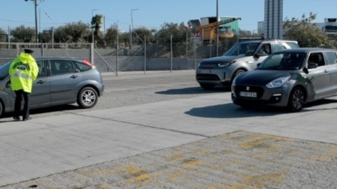 Φωτιά τώρα στη Βαρυμπόμπη: Πού έχει διακοπεί η κυκλοφορία