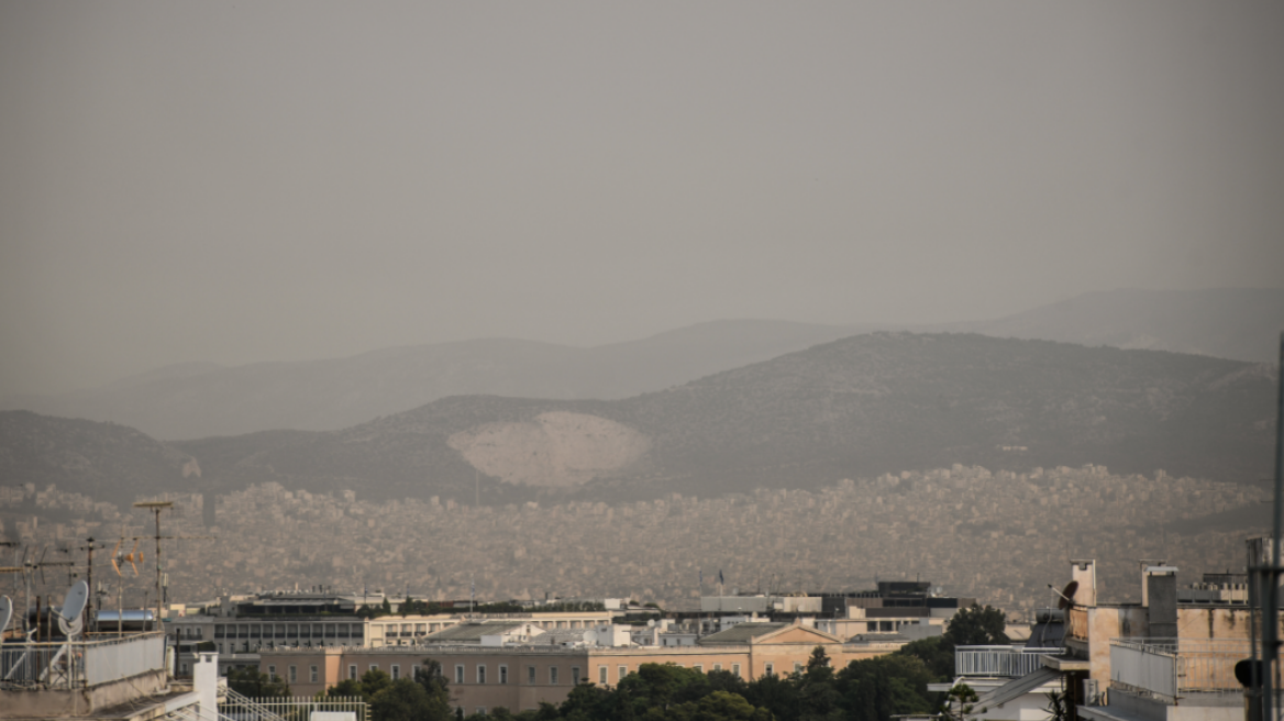 Καιρός - Meteo:  Δορυφορική εικόνα από τη διασπορά του καπνού στις φωτιές - Μεγάλες οι ποσότητες μικροσωματιδίων στον αέρα 