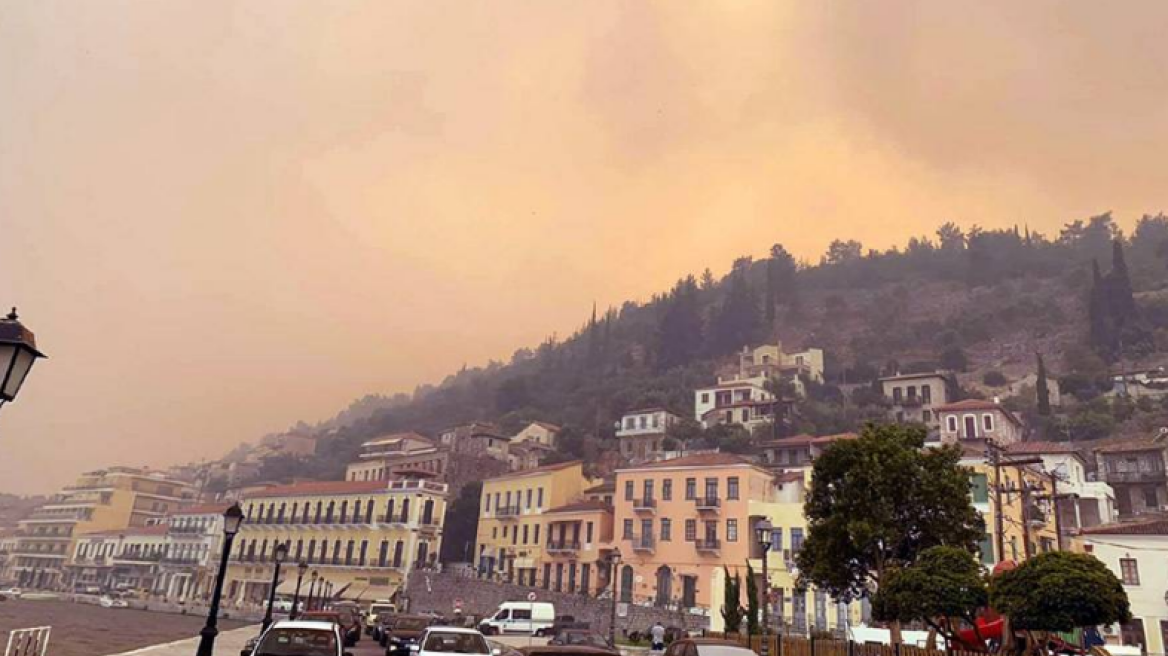 Σε εξέλιξη η φωτιά στην Ανατολική Μάνη: Απομακρύνθηκε απο το Γύθειο το πύρινο μέτωπο 