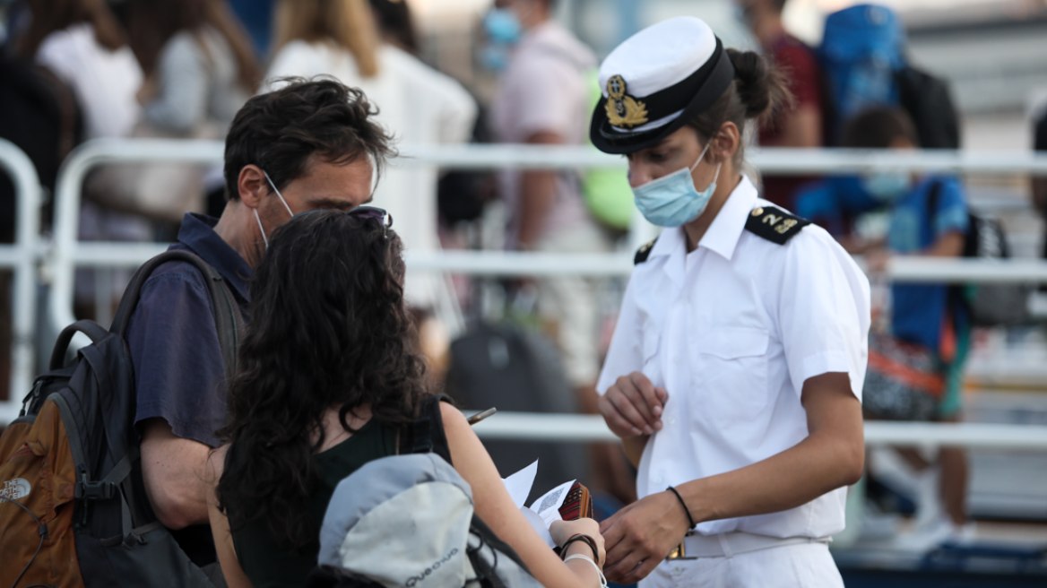 Έξοδος Δεκαπενταύγουστου: Μέτρα σε λιμάνια, αεροδρόμια - Ουρές και αυστηροί έλεγχοι από το πρωί