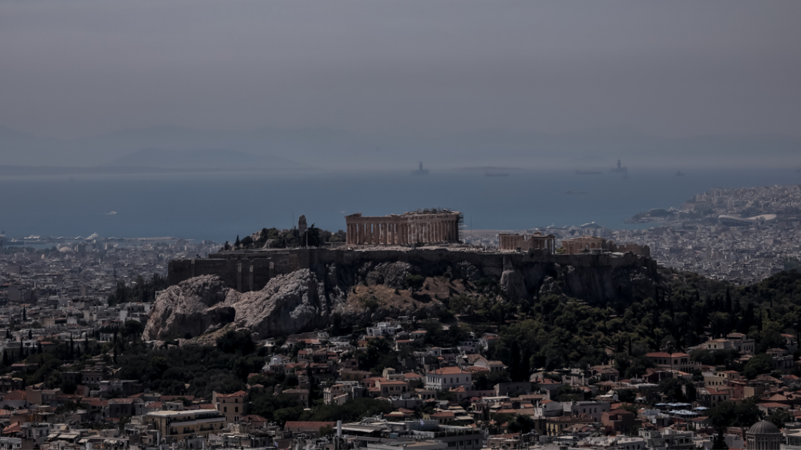 Καιρός: «Δυναμώνουν» οι άνεμοι σήμερα στην Αττική,  πολύ υψηλός κίνδυνος πυρκαγιών