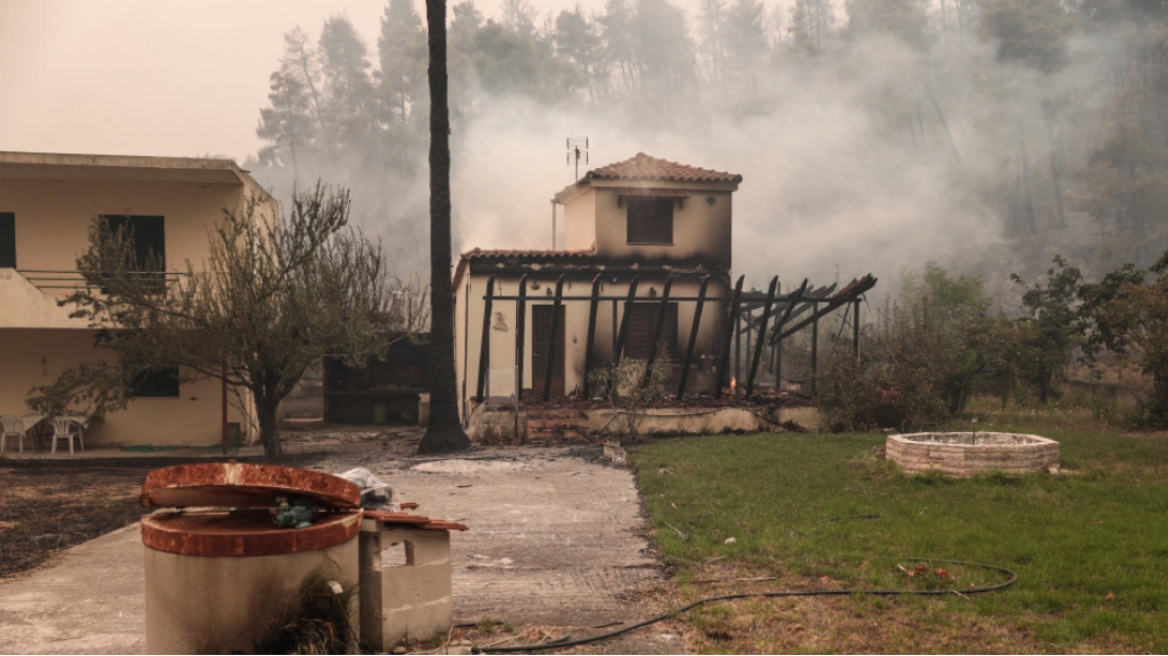 Φωτιές: Έκτακτη χρηματοδότηση 10 εκατ. ευρώ σε δήμους υπέγραψε ο Στέλιος Πέτσας - 4 εκατ. ευρώ στην Εύβοια 