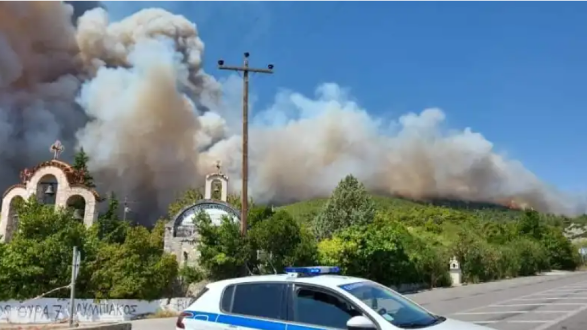 Φωτιά τώρα στα Βίλια: Έκτακτες κυκλοφοριακές ρυθμίσεις - Ποιοι δρόμοι είναι κλειστοί αυτή την ώρα