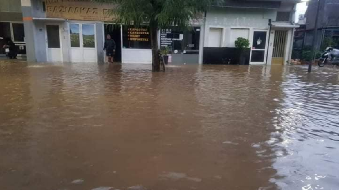 Καιρός - Κακοκαιρία στο Αγρίνιο: Πλημμύρισε η Χαριλάου Τρικούπη - Δείτε φωτογραφίες