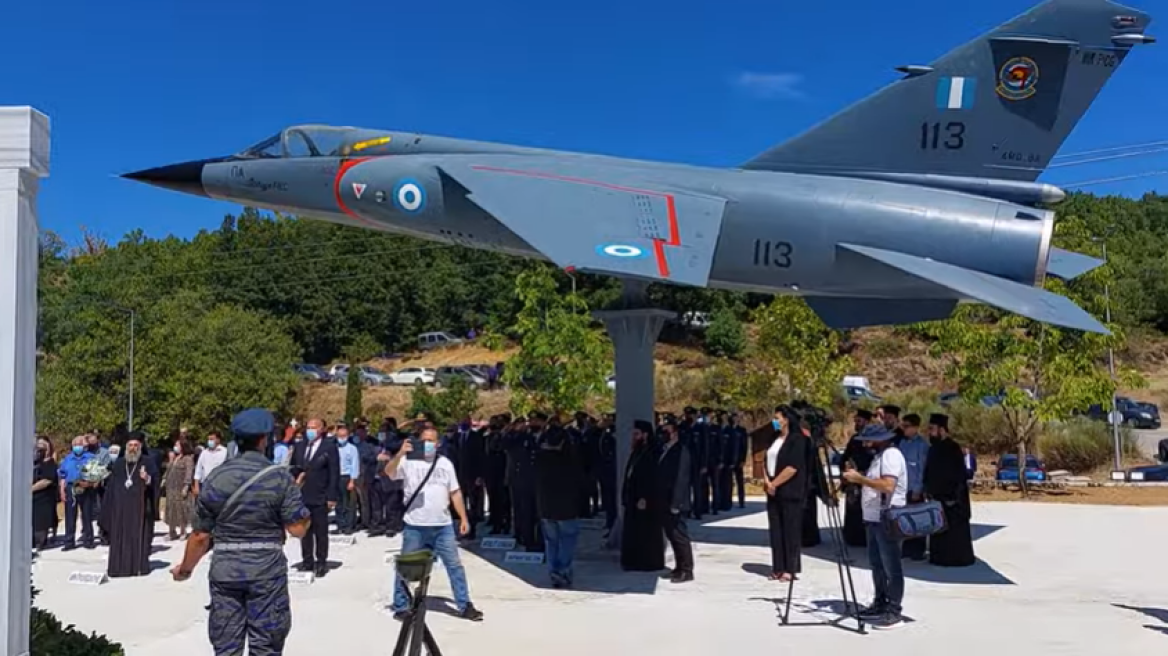 Μορφοβούνι Καρδίτσας: Έγιναν τα αποκαλυπτήρια του μνημείου για τον ηρωικό πιλότο Γιώργο Μπαλταδώρο