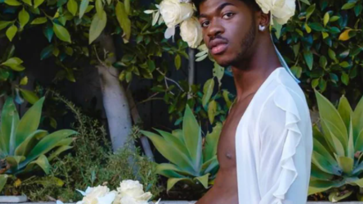 Lil Nas X: Ποζάρει... «εγκυος» ο ράπερ, και περιμένει το νέο του άλμπουμ