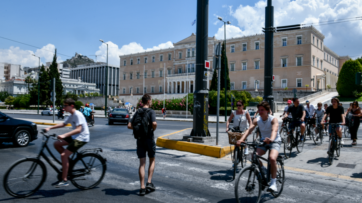 Κίνηση στους δρόμους: Πού έχει μποτιλιάρισμα στο κέντρο - Δείτε live 