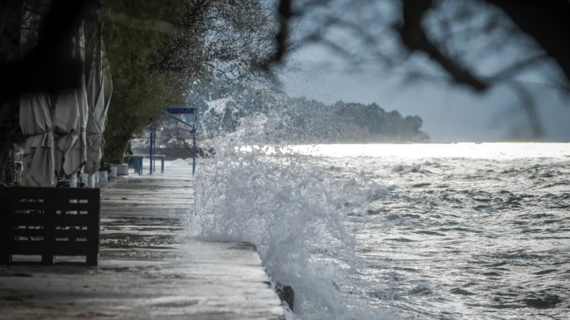 Καιρός: Ισχυρές βροχές πλήττουν την Εύβοια και τις Σποράδες - Δείτε χάρτη