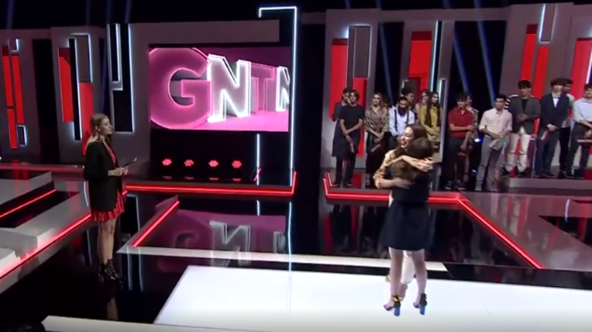 GNTM 4: Η αποχώρηση της Στέλλας και το ρεσιτάλ ερμηνείας από τον Καράβα που... γονάτισε τον Σκουλό - Δείτε βίντεο