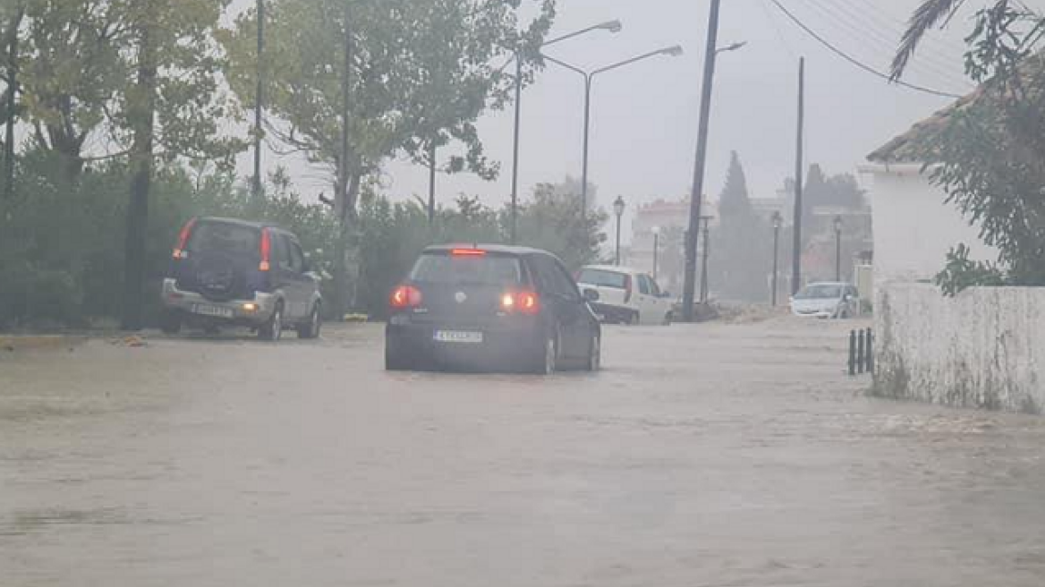 Σε κατάσταση έκτακτης ανάγκης η Κέρκυρα -  Απεγκλωβισμοί πολιτών ακόμη και με Super Puma 