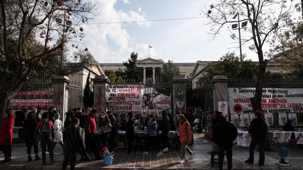 Κίνηση στους δρόμους: Σε ισχύ κυκλοφοριακές ρυθμίσεις για το Πολυτεχνείο - Πού έχει κίνηση τώρα 