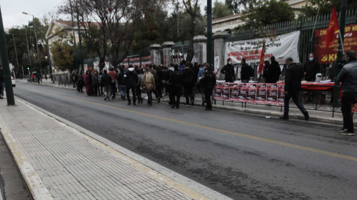 Κατερίνα  Σακελλαροπούλου: Έχουμε χρέος να σταθούμε δίπλα στους νέους