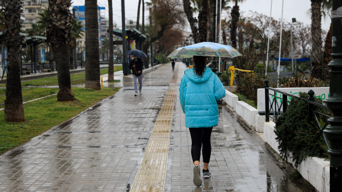 Καιρός: Ισχυρές καταιγίδες έπληξαν την Αττική, στα 70 χιλιοστά έφτασε το ύψος της βροχής στο Νέο Φάληρο