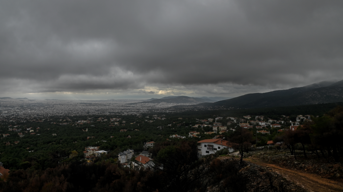 Καιρός στην Αθήνα: Πώς θα εξελιχθεί η κακοκαιρία με τις ισχυρές καταιγίδες, πού θα φτάσει η θερμοκρασία - Δείτε χάρτες