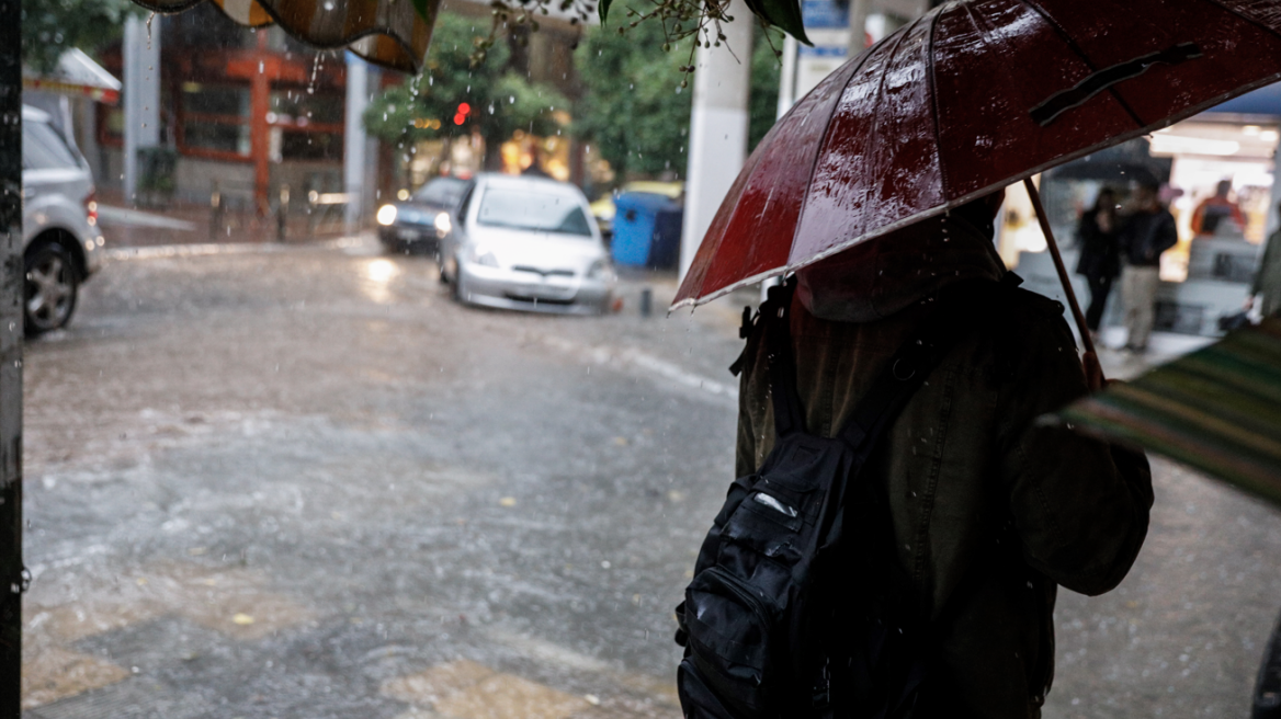 Καιρός - Γιάννης Καλλιάνος: Ισχυρές βροχές το πρωί του Σαββάτου στην Πελοπόννησο, καταιγίδες και στην Αττική