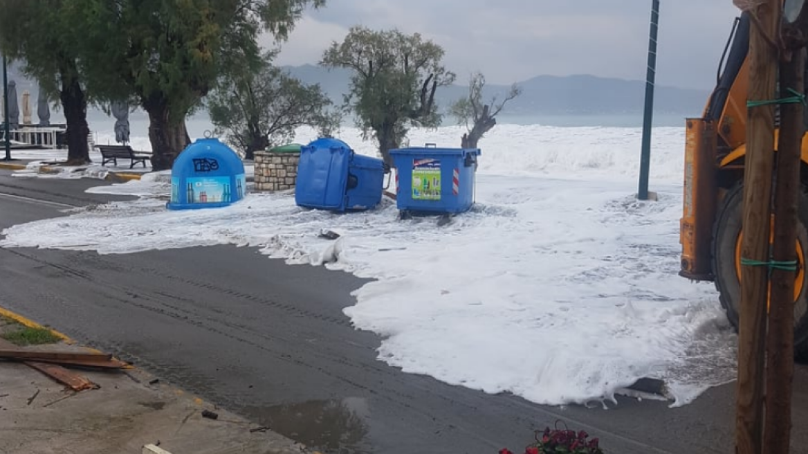 Η κακοκαιρία προκάλεσε προβλήματα στους δρόμους της Καλαμάτας - Δείτε φωτογραφίες