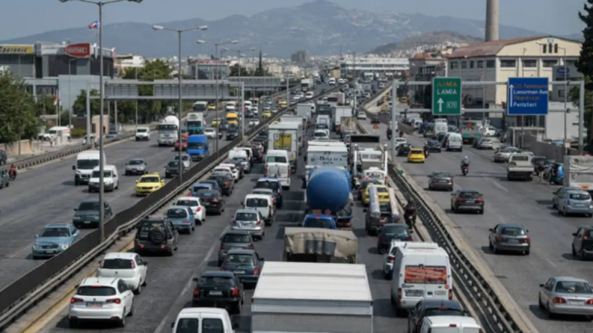 Κίνηση στους δρόμους: Δύο τροχαία στον Κηφισό έχουν προκαλέσει μεγάλο μποτιλιάρισμα και στα δύο ρεύματα κυκλοφορίας