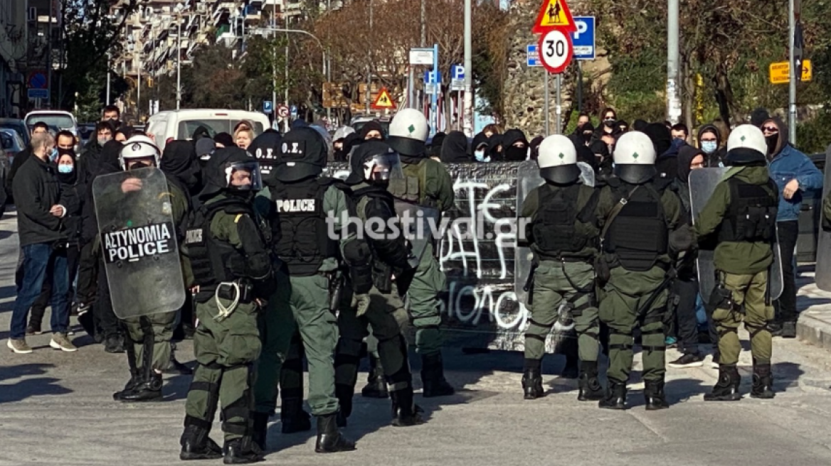 Θεσσαλονίκη: Διαμαρτυρία αντιεξουσιαστών για την εκκένωση της κατάληψης στο ΑΠΘ (βίντεο και φωτογραφίες)