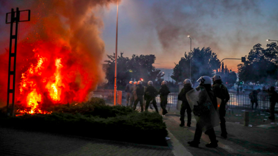 Θεσσαλονίκη: Ελεύθερη με όρους η 26χρονη για τη μολότοφ 