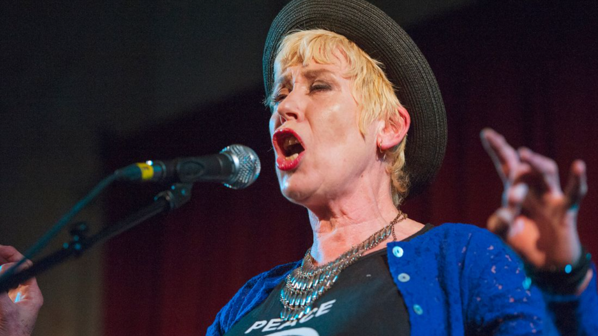 Hazel O'Connor: Στο νοσοκομείο με «αιμορραγία στον εγκέφαλο» η Βρετανίδα τραγουδίστρια της πανκ