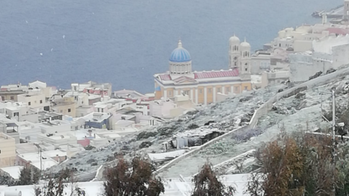 Κακοκαιρία Ελπίς: Έντονη χιονόπτωση στη Σύρο – Τα πρώτα προβλήματα