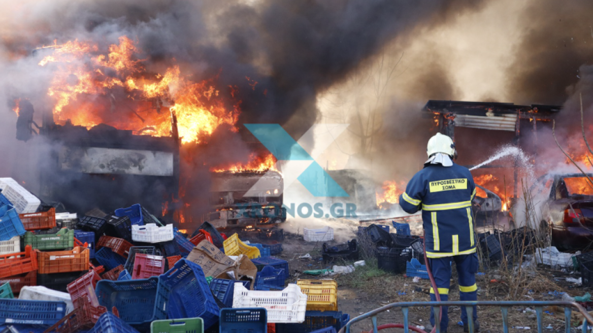 Κομοτηνή: Φωτιά ξέσπασε στον οικισμό Αλάν Κογιού - Δείτε βίντεο και φωτογραφίες