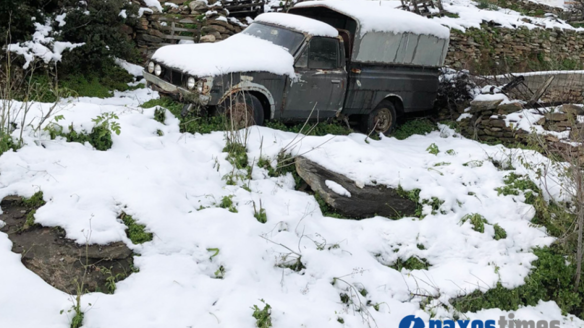 Χιόνια-Κακοκαιρία Ελπίς: Χωρίς ρεύμα πέντε χωριά στο νησί της Νάξου