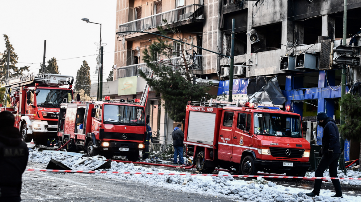 Κίνηση στους δρόμους: Κλειστή από τα ξημερώματα η λεωφόρος Συγγρού και στα δύο ρεύματα, έπειτα από την ισχυρή έκρηξη σε κτίριο